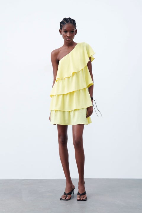 Zara rescata su vestido corto de volante asimétrico amarillo Zara rescata su vestido corto de volante asimétrico amarillo