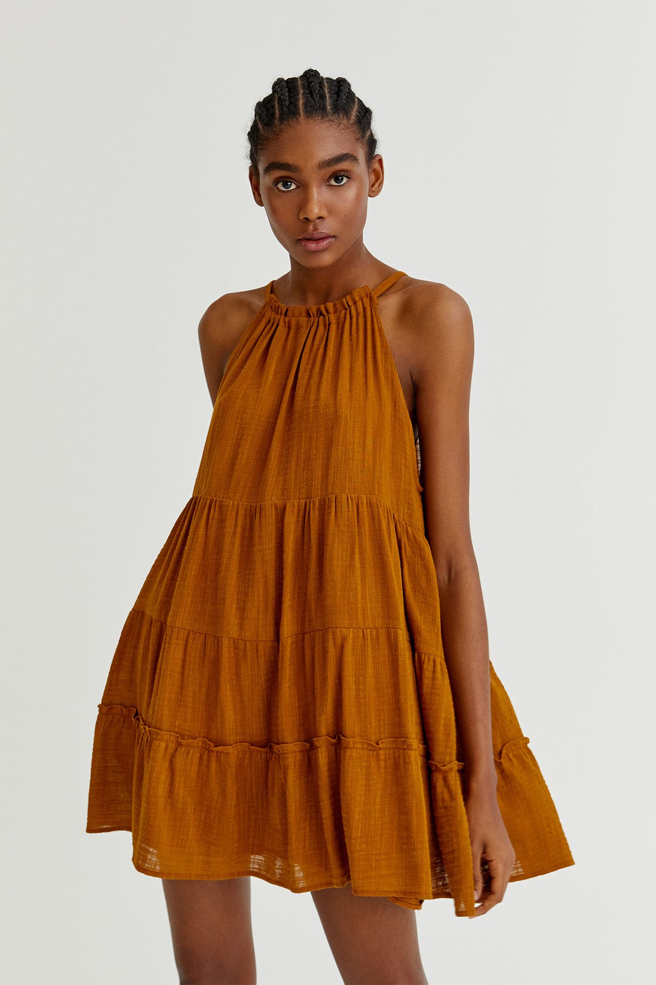 Este vestido de vuelo de 23 € Pull&Bear es más