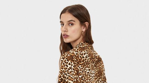 Este vestido con estampado de leopardo de Bershka es pura tendencia y cuesta menos de 6 euros 