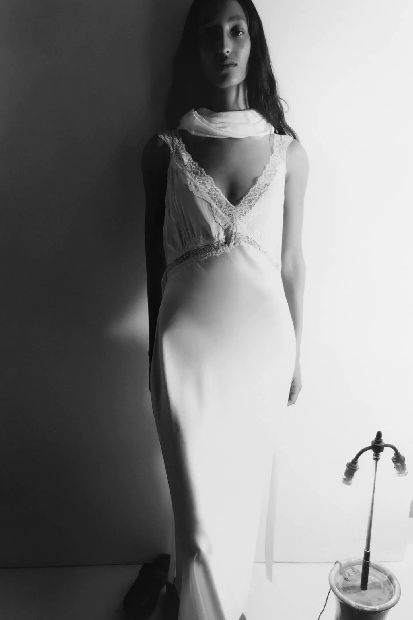 Emular Evaluación lento Zara tiene el vestido blanco lencero de novia de las famosas