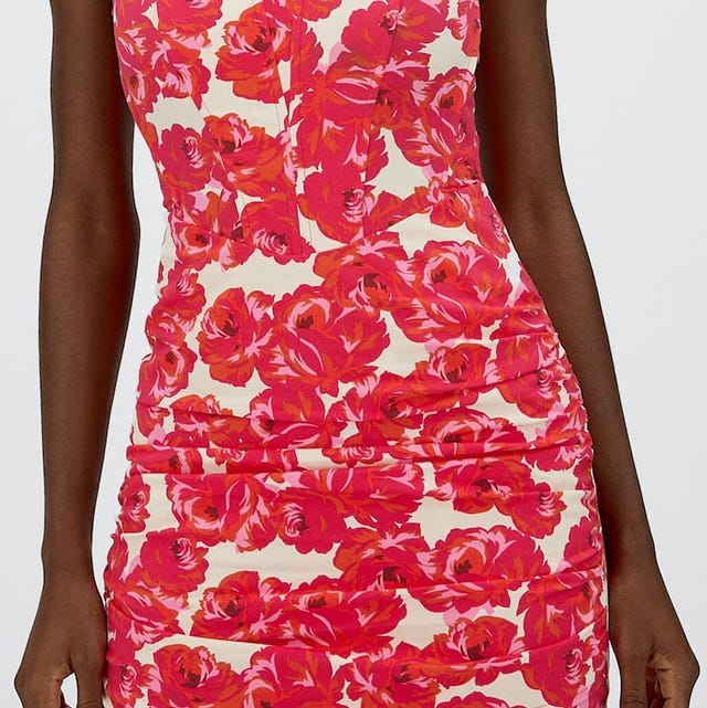 Vestidos de flores de 29 € de Stradivarius que hacen tipazo a todas Vestidos de flores de 29 € de Stradivarius que hacen tipazo a todas