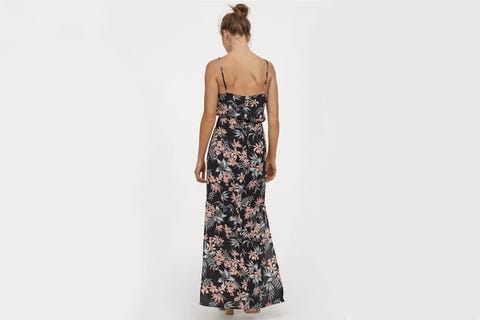 Bajitas: aquí el truco para que no te pises tus vestidos largos Bajitas: aquí el truco para que no te pises tus vestidos largos