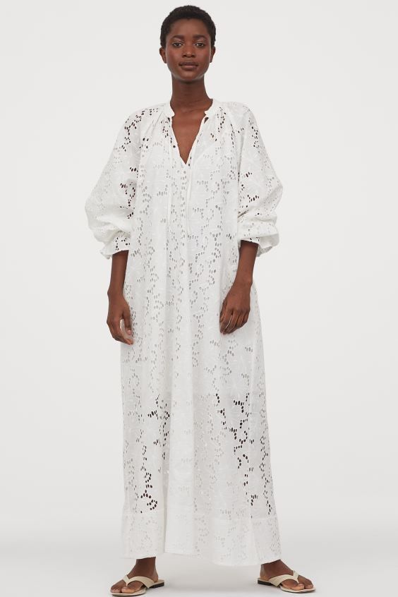 vestido blanco bordado de H&M es una maravilla