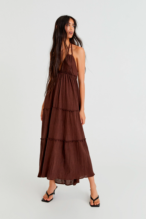 Pull&Bear y el vestido largo con espalda descubierta más ideal Pull&Bear y el vestido largo con espalda descubierta más ideal