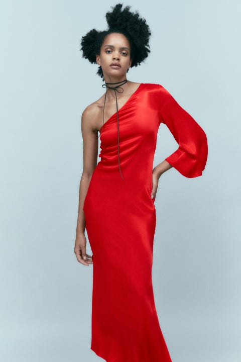 El vestido largo de fiesta de Zara que sienta ideal a las bajitas El vestido largo de fiesta de Zara que sienta ideal a las bajitas