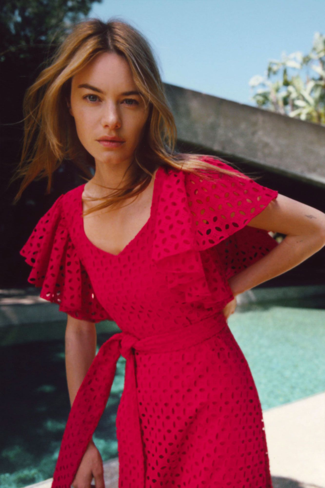 Obsesión por el vestido midi de bordado fucsia Zara