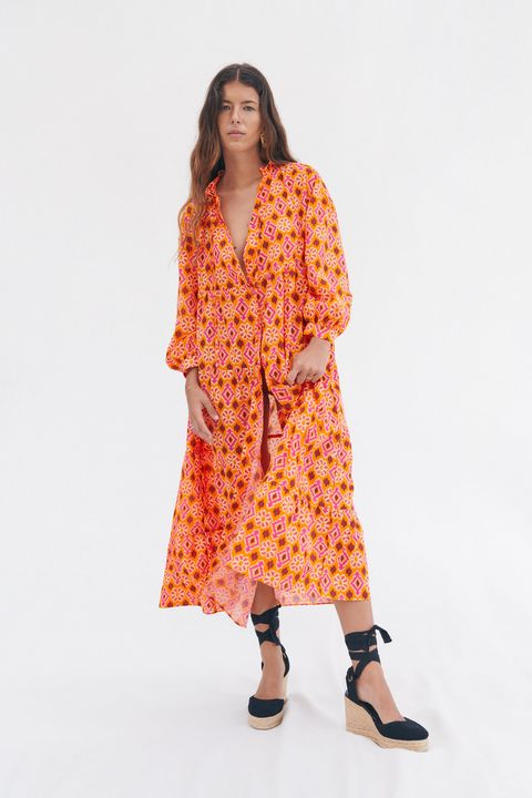 El vestido camisero naranja Zara
