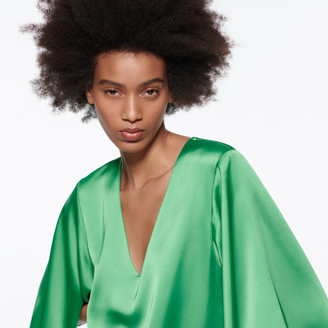 Rebelión roble abrigo Vuelve a Zara el vestido verde mas viral entre invitadas