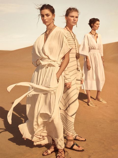 Los trajes, túnicas de Zara Campaign ya han para protagonizar, con sandalias planas, los mejores looks de verano