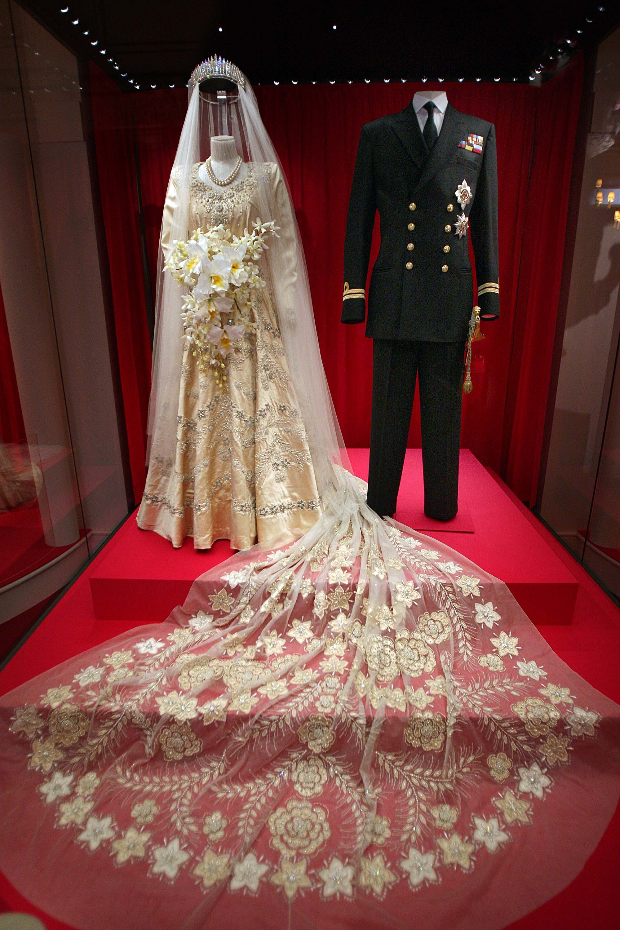 Свадебное платье королевы Елизаветы 2