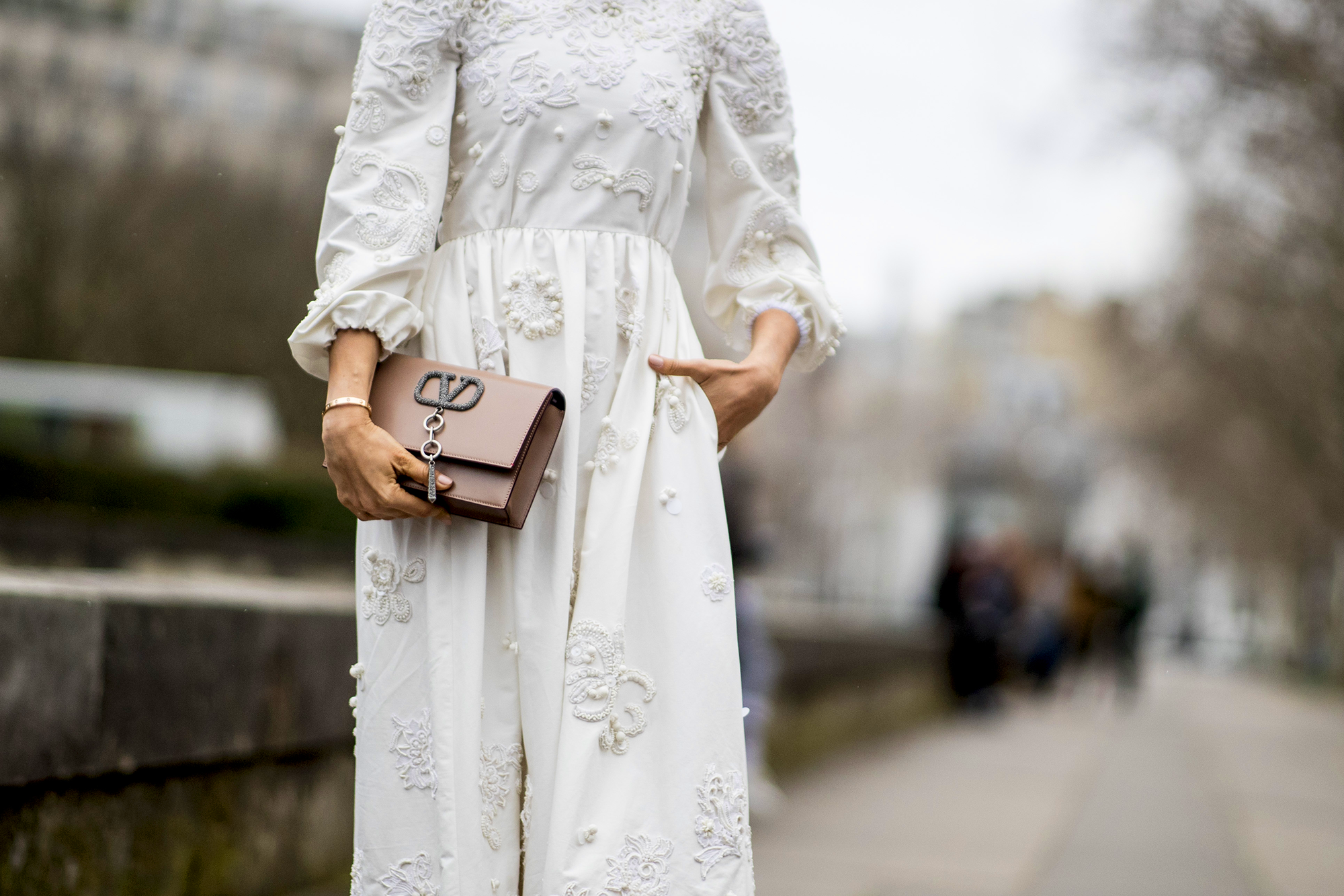 Vestiti Zara 2019: l'abito bianco è tendenza moda Primavera Estate 2019