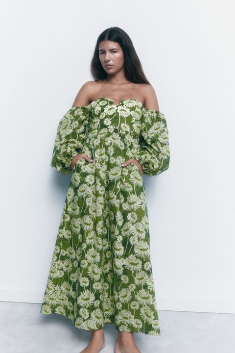 vestidazo largo abullonado y estampado verde de Zara