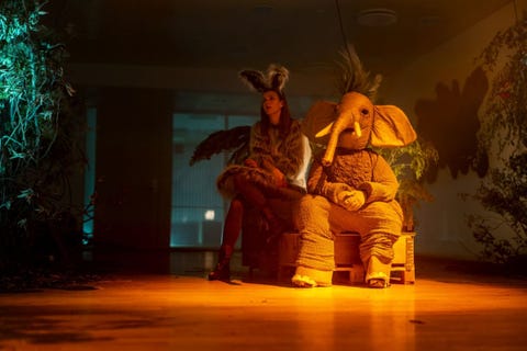 fotogramas de la serie viaje sangriento (bloodride) de netflix