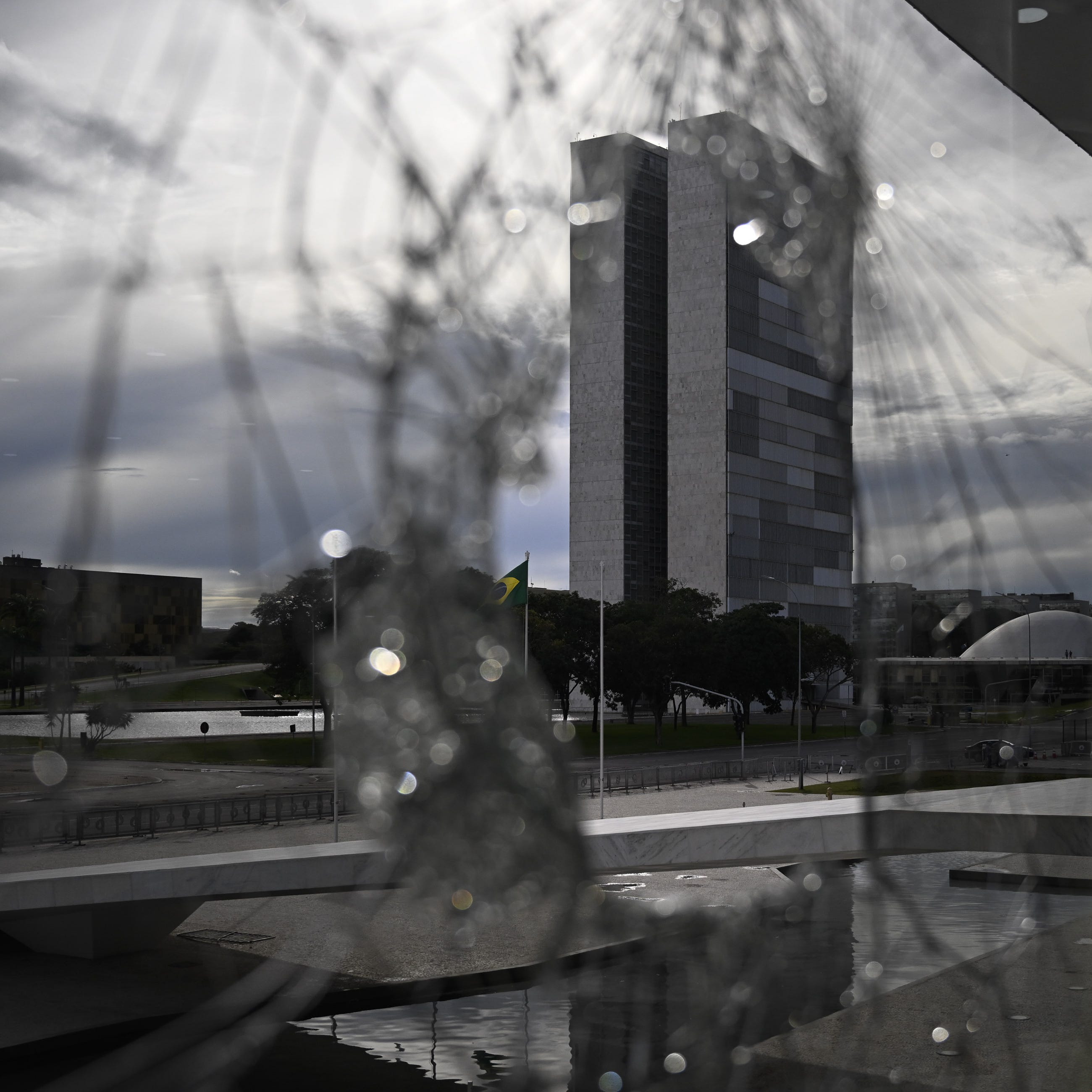 Violent Brazilian Protesters Deface Iconic Oscar Niemeyer–Designed Buildings