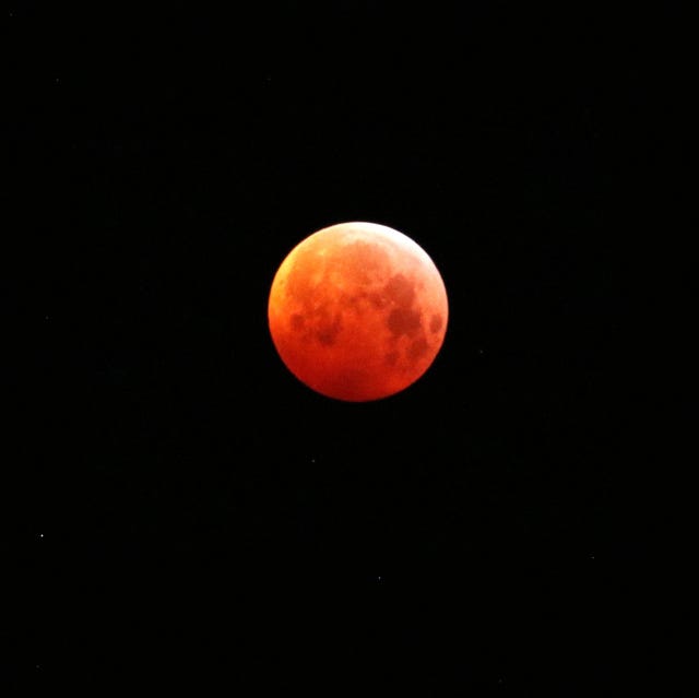 睽違24年超夢幻巨大滿月 傳說中的 紅色月亮 5月 這天 現身 錯過要等到33年 睽違24年超夢幻巨大滿月 傳說中的 紅色月亮 5月 這天 現身 錯過要等到33年