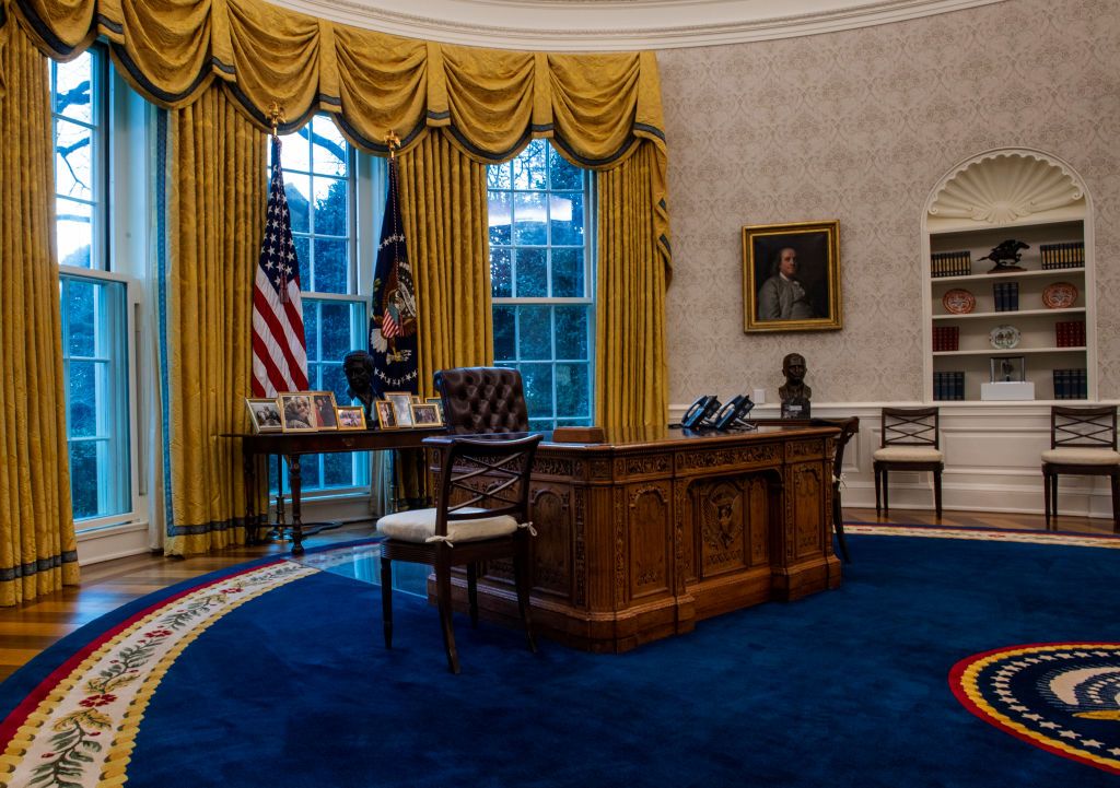 Joe Biden S Oval Office The New President S Office Featured Decor Used By Bill Clinton Donald Trump And George W Bush