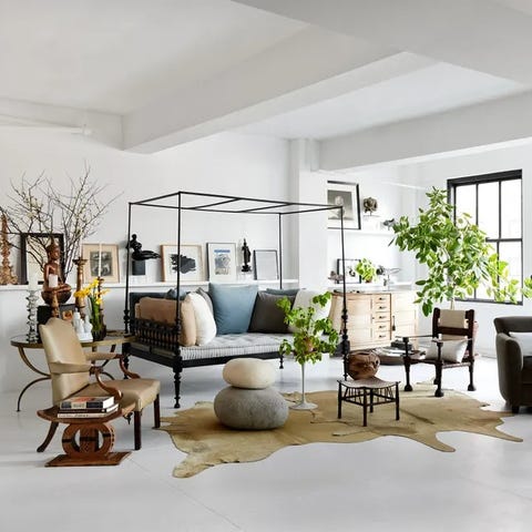 A List 2022 - ELLE DECOR open loft area with day bed and other furniture and a rug