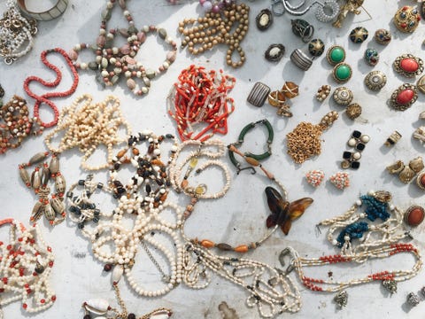 40 Garage Sale Finds Worth A Ton Garage Sale Items Value