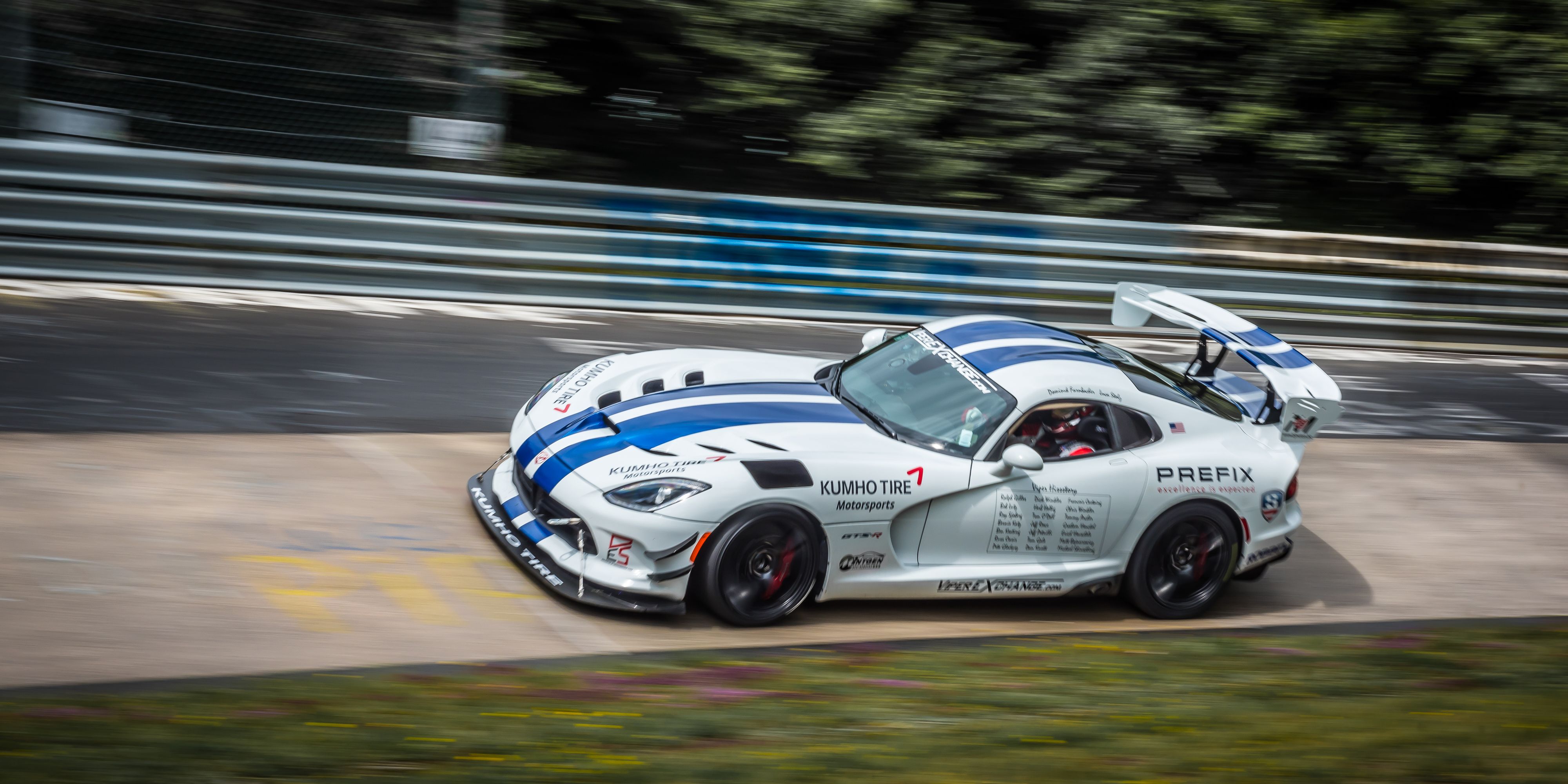 Dodge Viper Acr Sets 7 01 3 Lap Time In Final Nurburgring Attempt