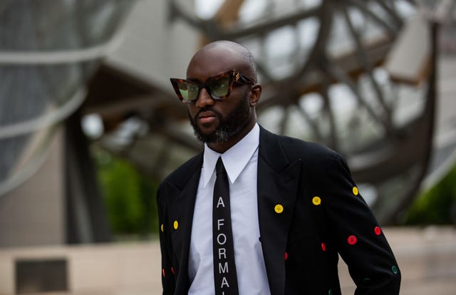 Street Style - Paris Fashion Week - Haute Couture Fall/Winter 2021/2022 : Day One street style paris fashion week haute couture fall winter 2021 2022 day one