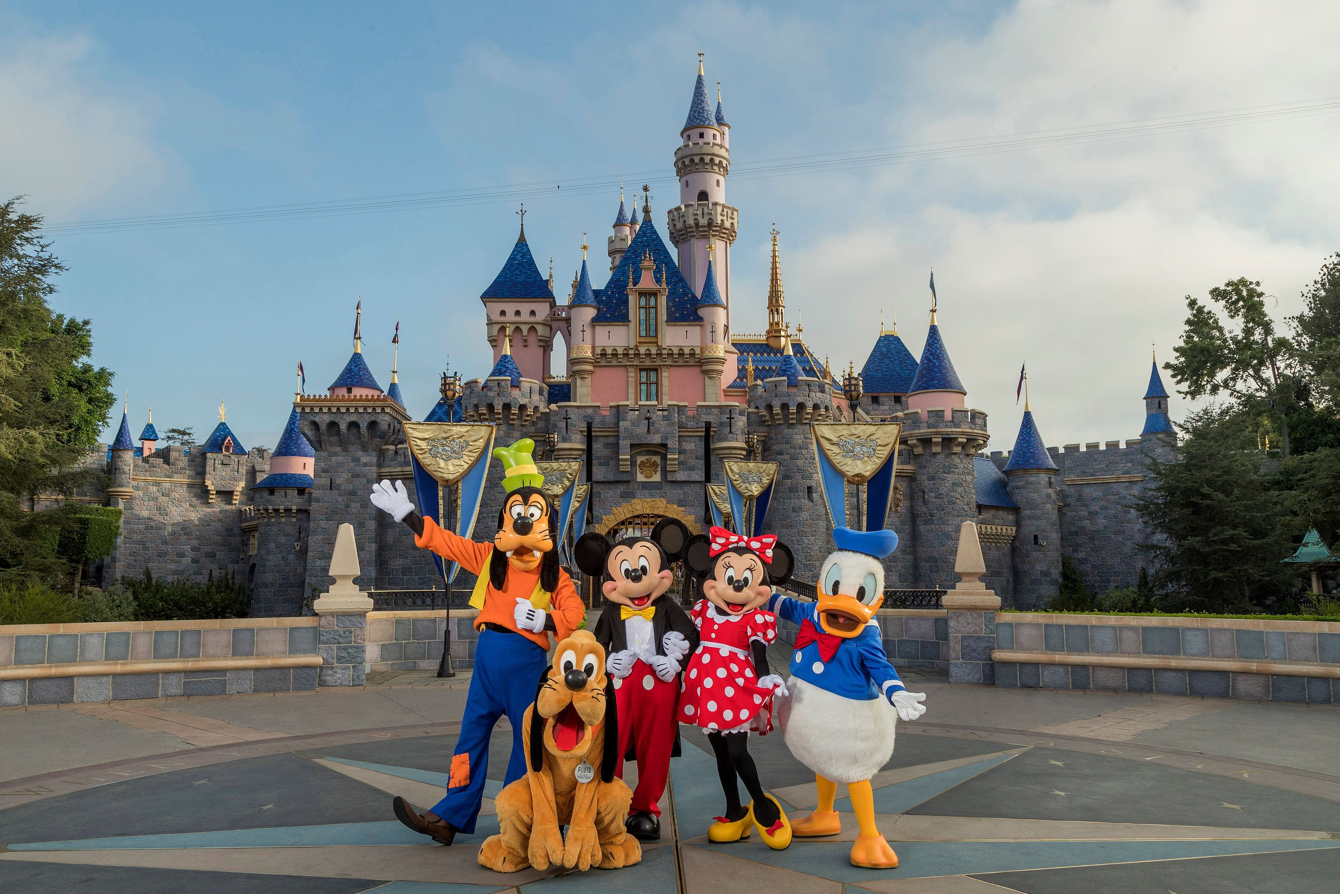 30 Virtual Disneyland Rides - Online Disneyland Experience
