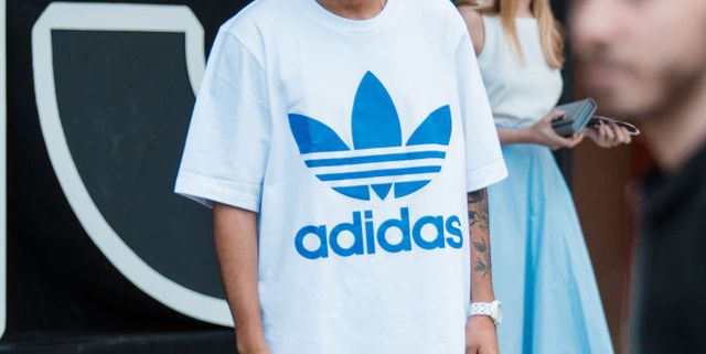 Jarra orientación Pence Adidas tiene esta camiseta de entrenamiento barata en Amazon