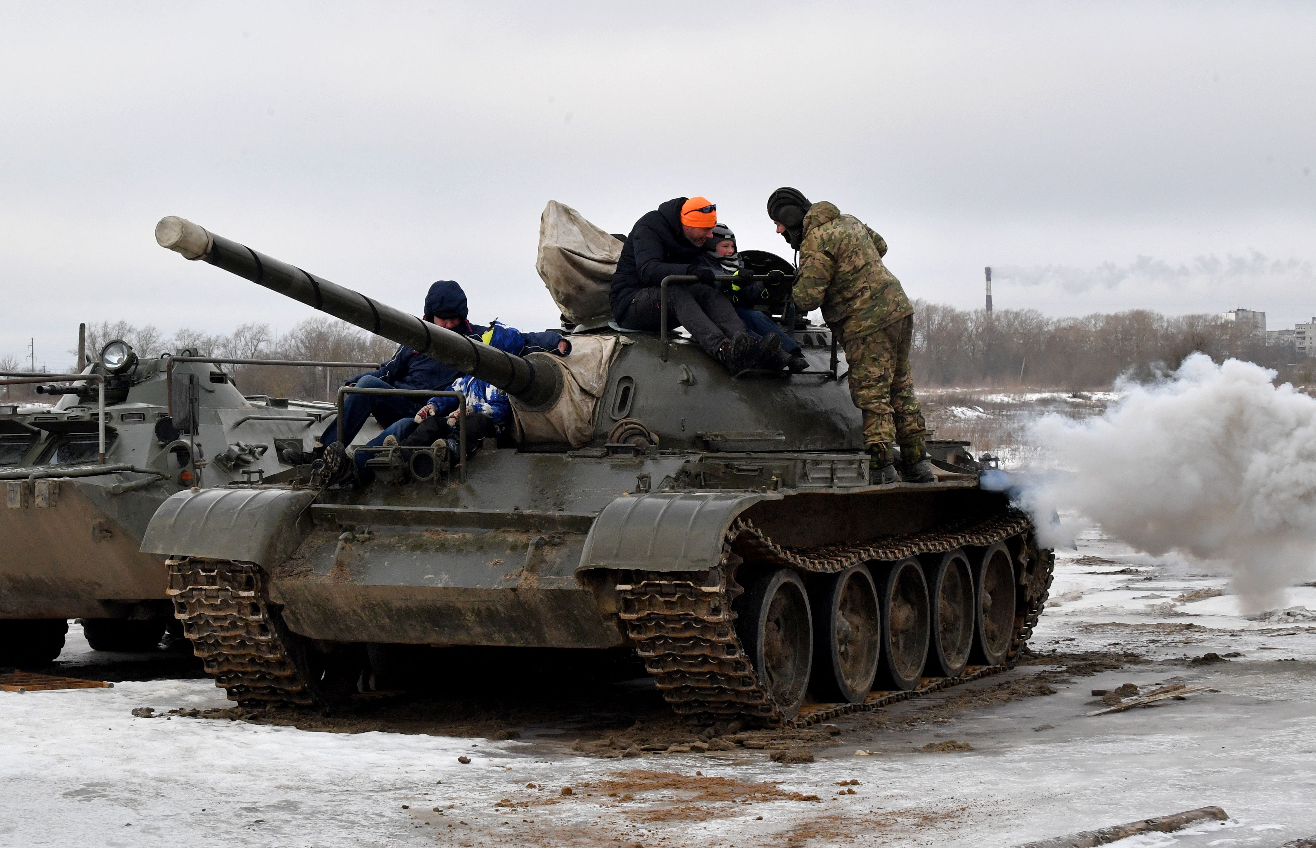 Yes, Russia Is Using Ancient Tanks in Combat in Ukraine. But Not as Tanks.