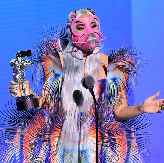 Lady Gaga bij de 2020 VMA'S zangers lady gaga bij de vma's van 2020 met opvallend mondmasker