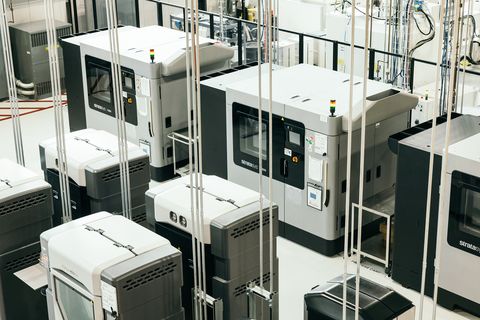 bank of 3d printers at gm’s additive manufacturing facility