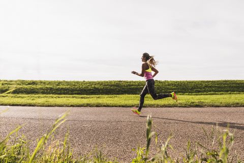 vrouw hardloper straat hardlopen