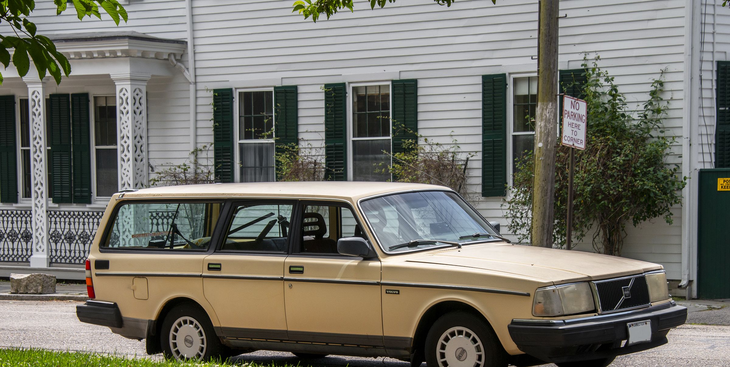 Street-Spotted: Volvo 240 DL