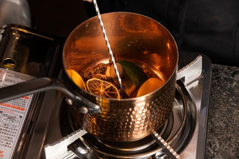 煮熱紅酒多「這步驟」更香甜！調酒師示範香料熱紅酒煮法、適合熱煮的紅酒超方便香料熱紅酒組推薦