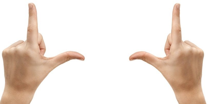 Verschil links en rechts door elkaar halen; waarom doen hersenen dit? Veel mensen hebben moeite om het verschil tussen links en rechts te begrijpen. Dit komt omdat we vaak niet zien wat het verschil is en waarom het belangrijk is. Links en rechts zijn begrippen die voorkomen in allerlei contexten, van politiek tot aan verkeer. Je kent het vast wel, zit je op de fiets en geef je aan naar rechts, waarop er naar links wordt afgebogen en je dan aangeeft andere rechterkant ;-) In dit artikel bespreken we waarom mensen links en rechts door elkaar halen en hoe dit kan leiden tot problemen.