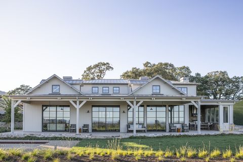 Contemporary And Farmhouse Styles, What Is Farmhouse Style Architecture