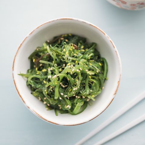 wakame seaweed salad with sesame and green tea