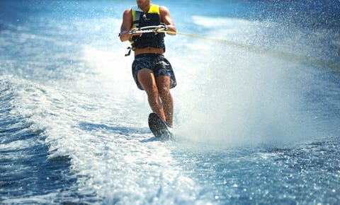 Los cinco deportes acuáticos más eficaces Wakeboarding.