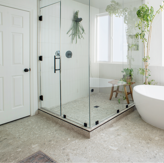24 Stunning Walk In Shower Ideas, Small Bathroom Layouts With Bath And Shower