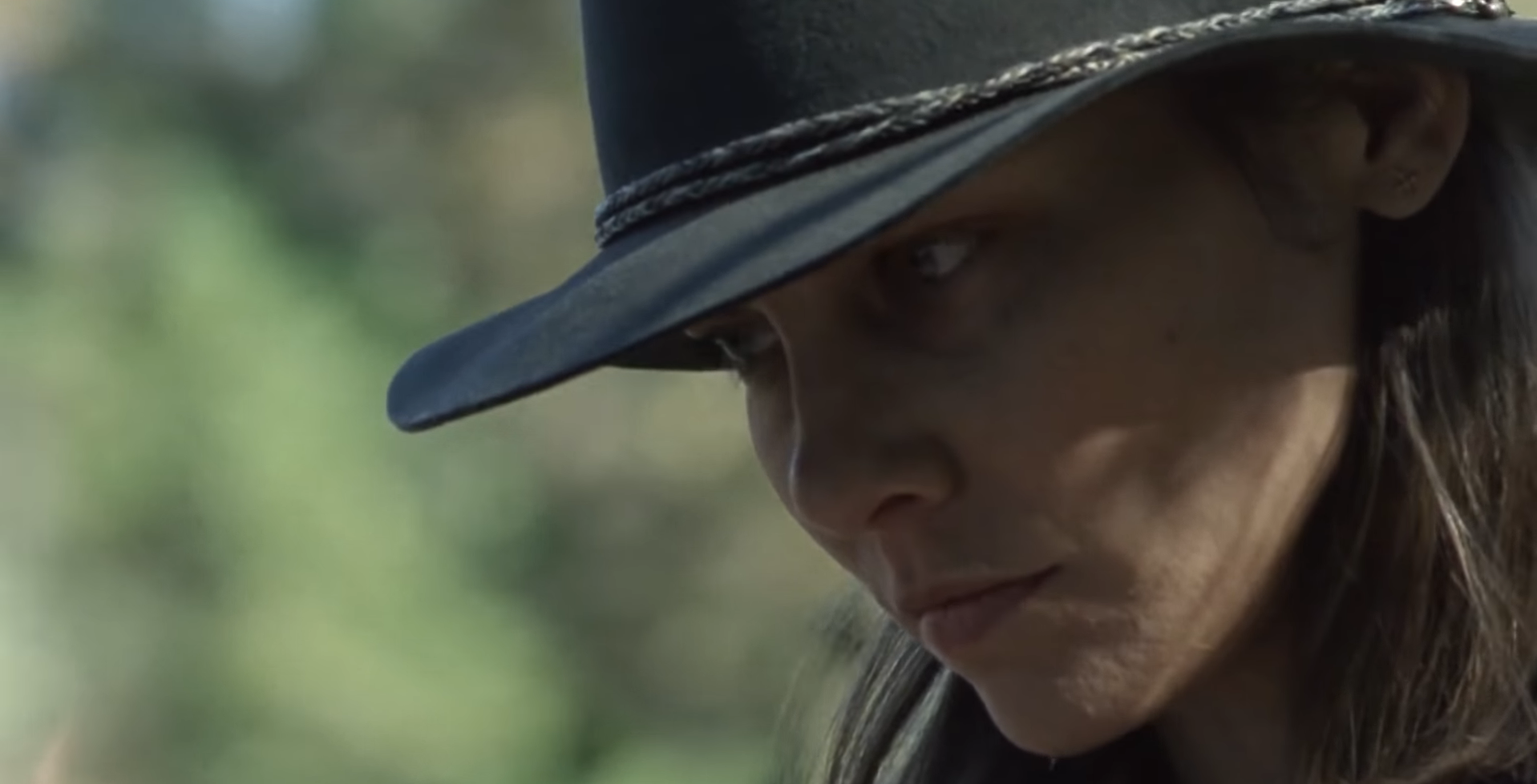 Walking Dead S Maggie Returns In Opening Of Season 10 Finale