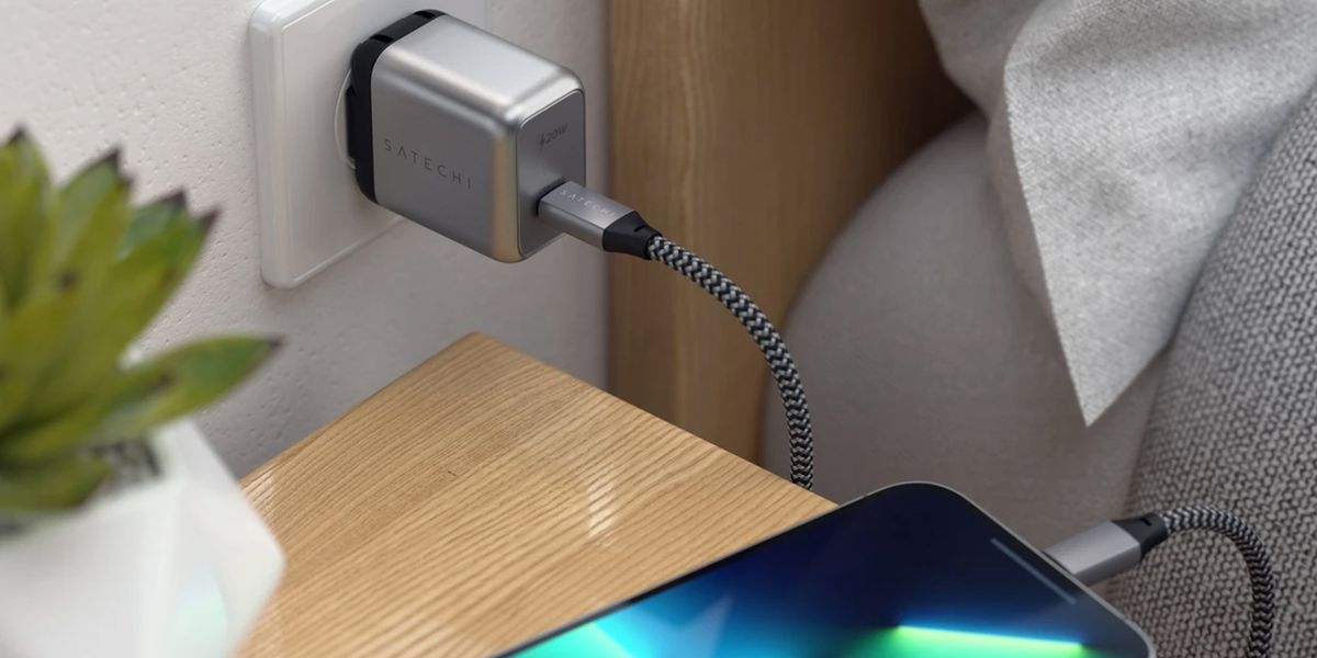 The Best Cheap Wall Adapters to Fast-Charge Your iPhone