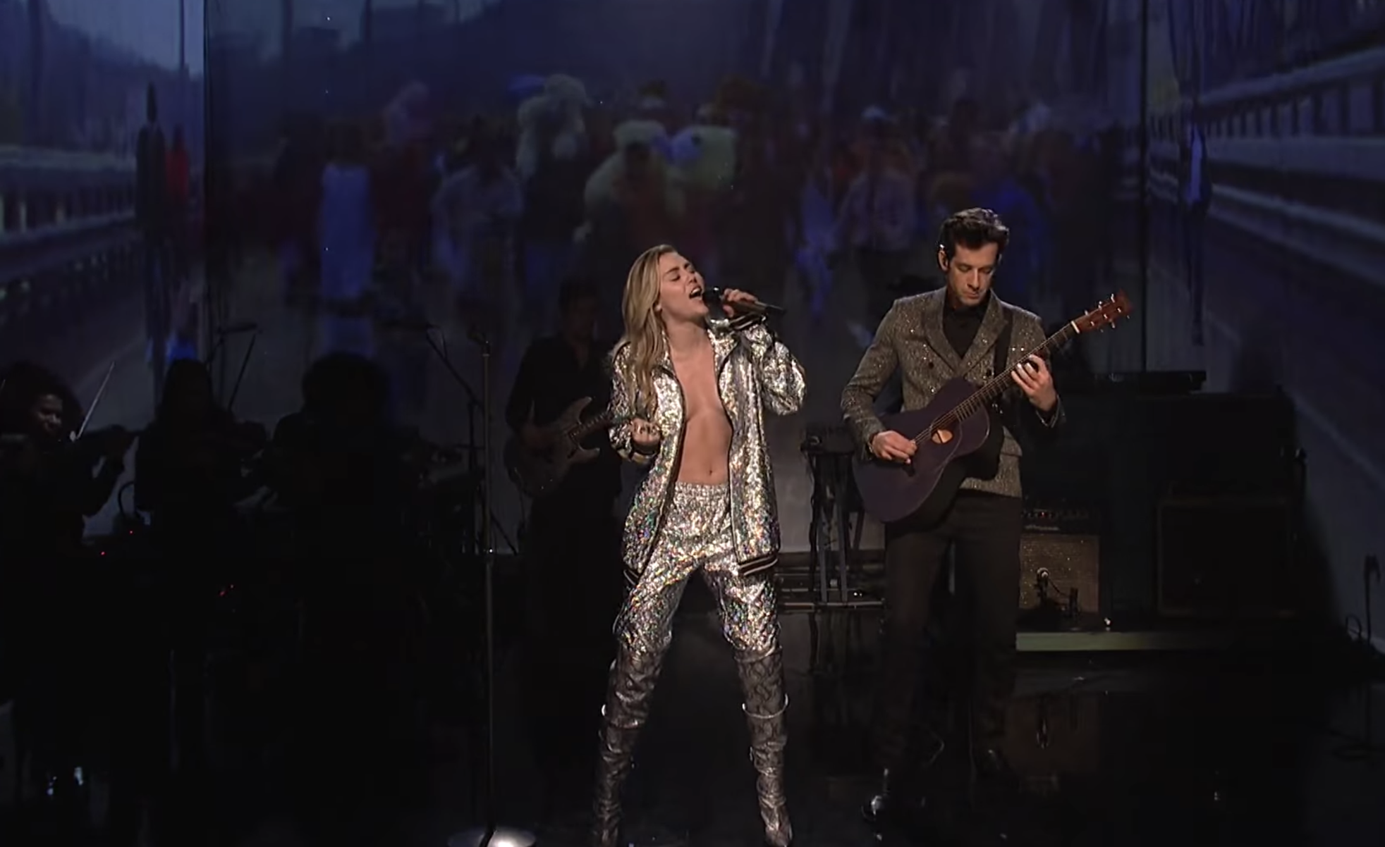 miley cyrus outfit saturday night live