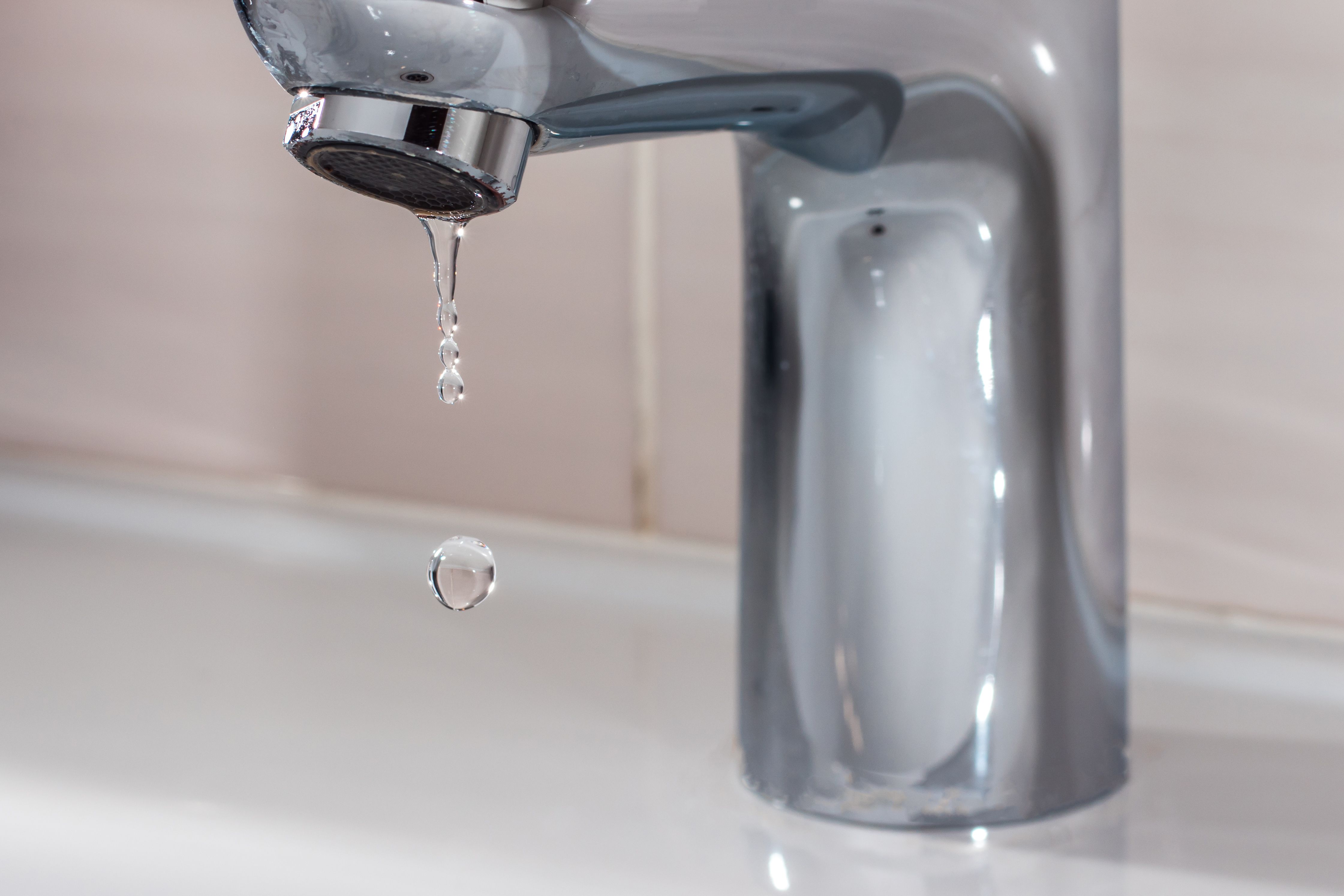 How to Fix a Leaky Faucet - 29 Easy Steps to Fix a Faucet