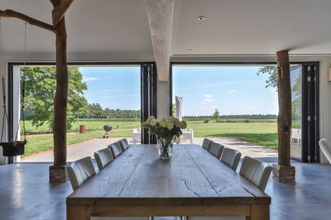 binnenkijken in een luxe woonboerderij met reusachtige tuin in peize