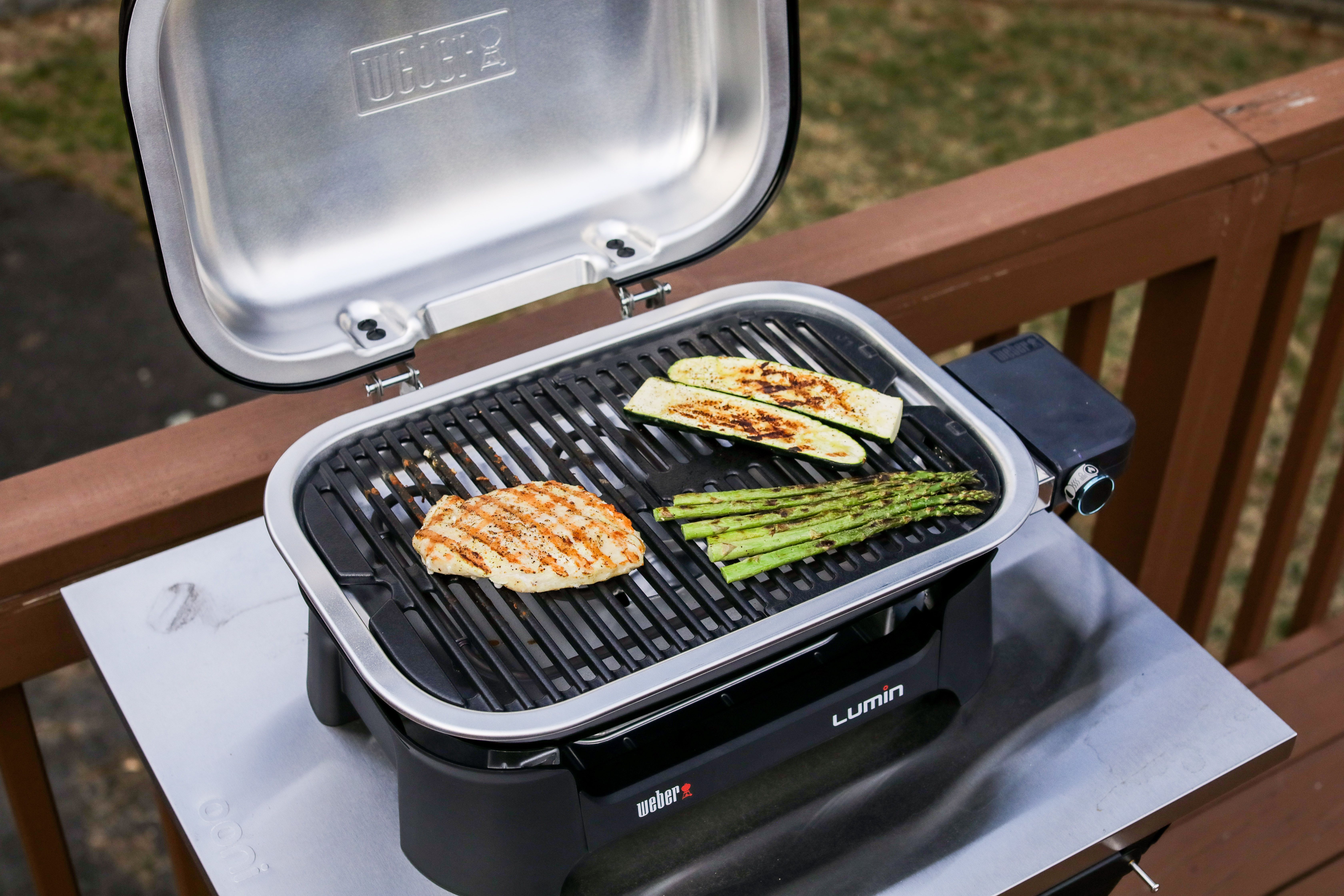 bevæge sig fra nu af Sved Weber Lumin Review: A Grill for People Who Think They Can't Grill