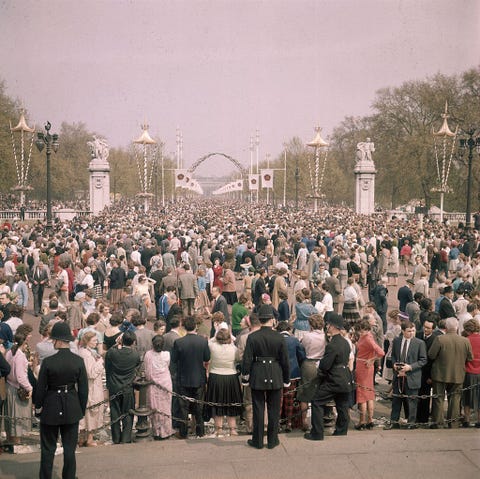 Crowds line The Mall