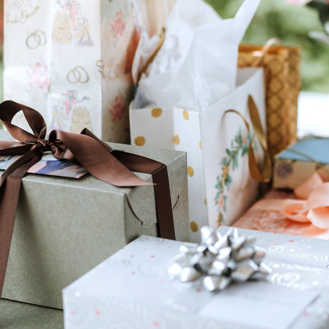 Confused About How Much to Spend on a Wedding Gift? Here's What the Experts Say