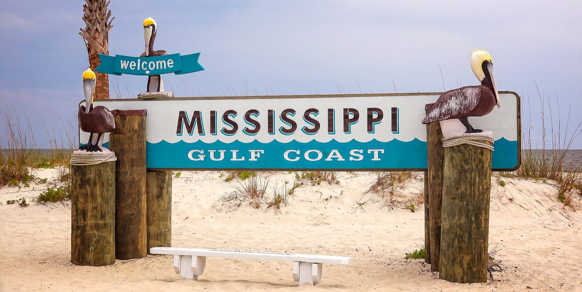 Mississippi Is Closing All Of Its Beaches Due to a Toxic Algae Bloom