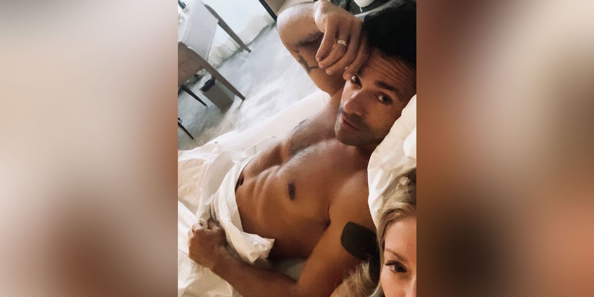 Kelly Ripa Just Clapped Back At A Troll Who Criticized Her Nude Pic Of Mark ...