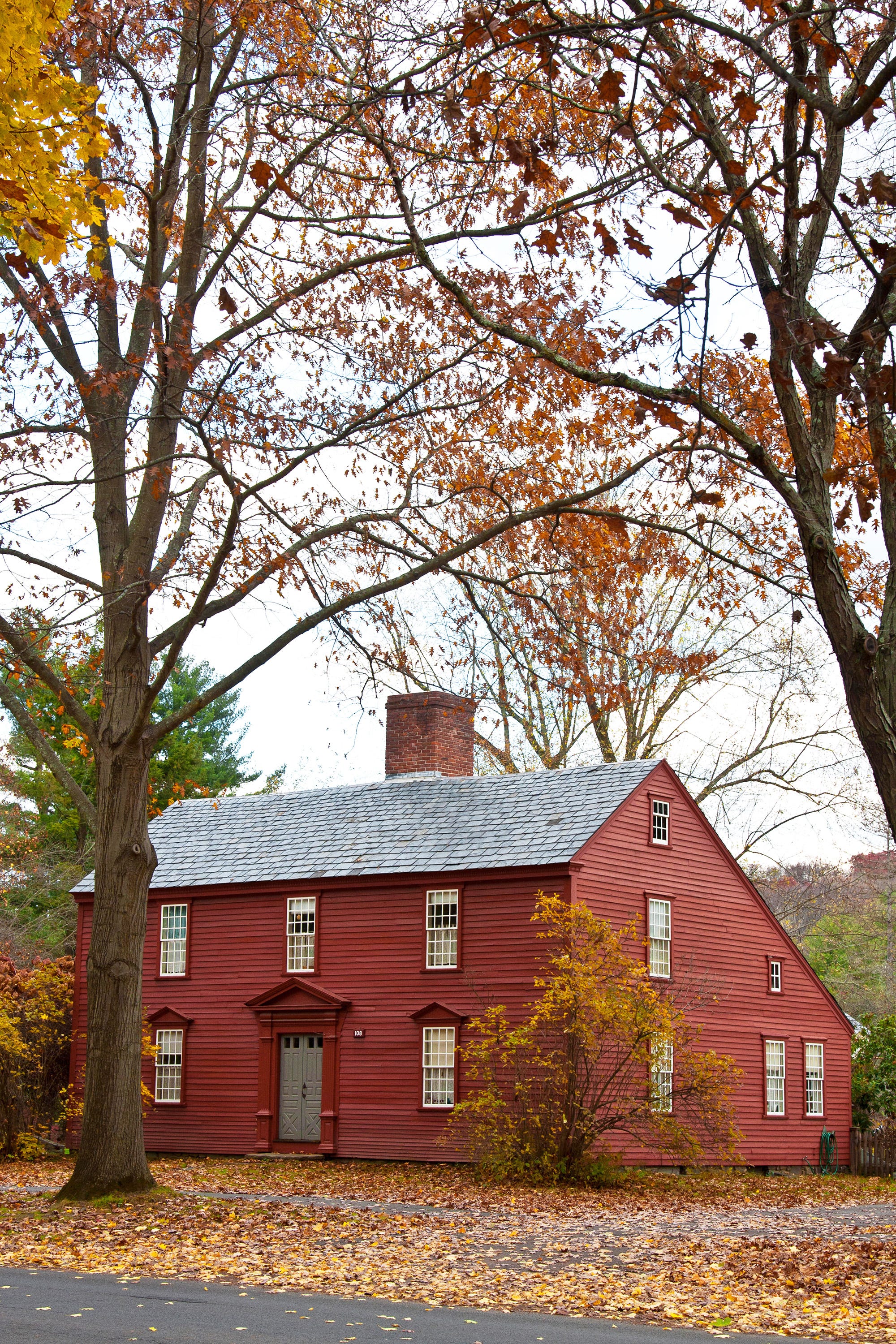 How to Spot a Saltbox Style Home (And Why You Might Not Want One)