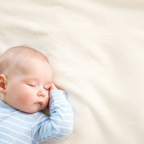 What should baby wear to bed? Baby sleep safety tips and advice