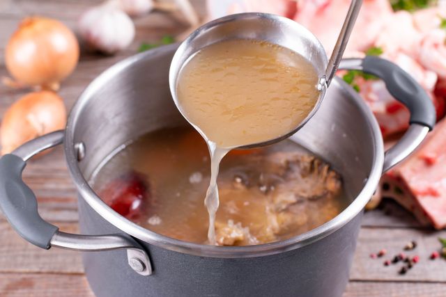 whats the difference between stock and broth pot of stock